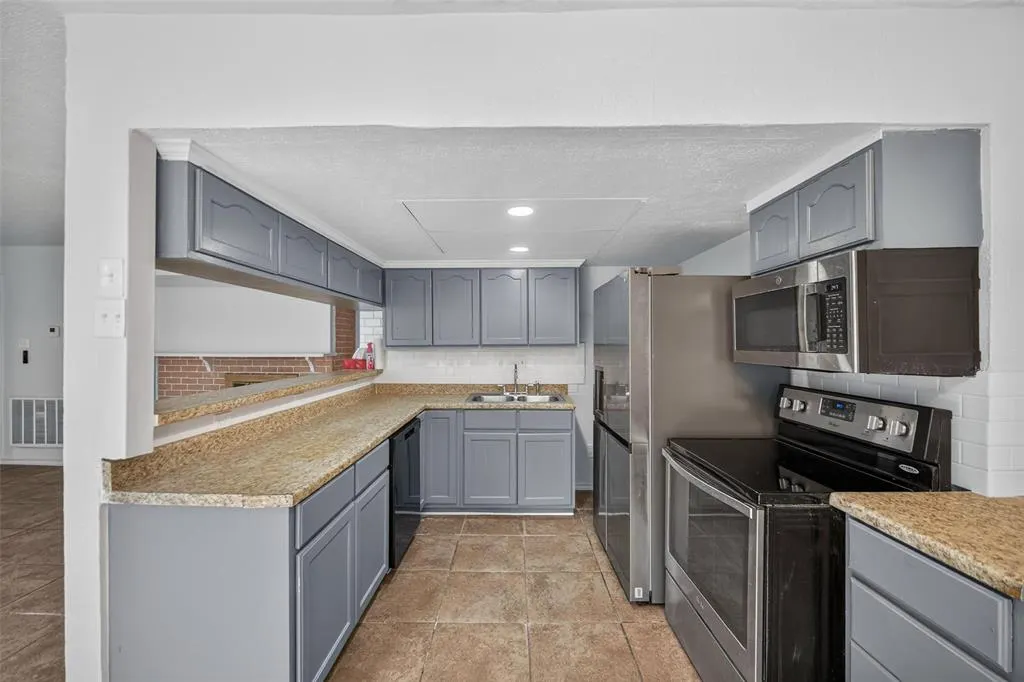 3205 Galaxie Drive