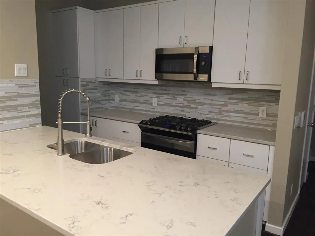4125 Cole Avenue #11