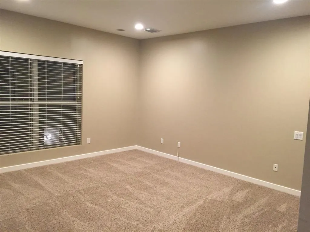 4125 Cole Avenue #11