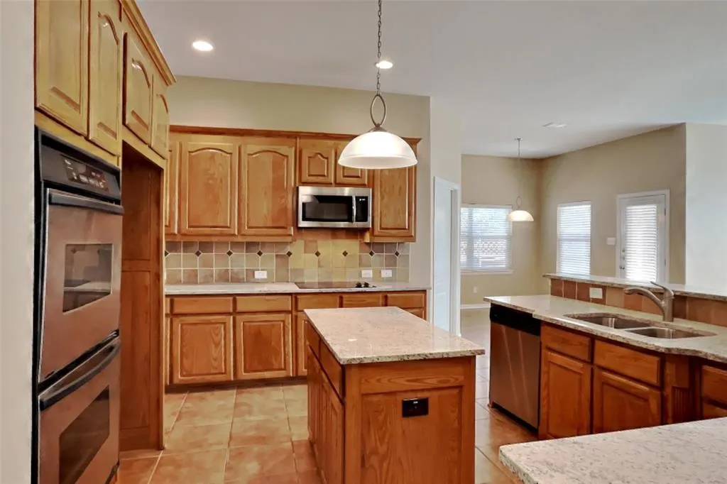 3451 Oakleigh Lane