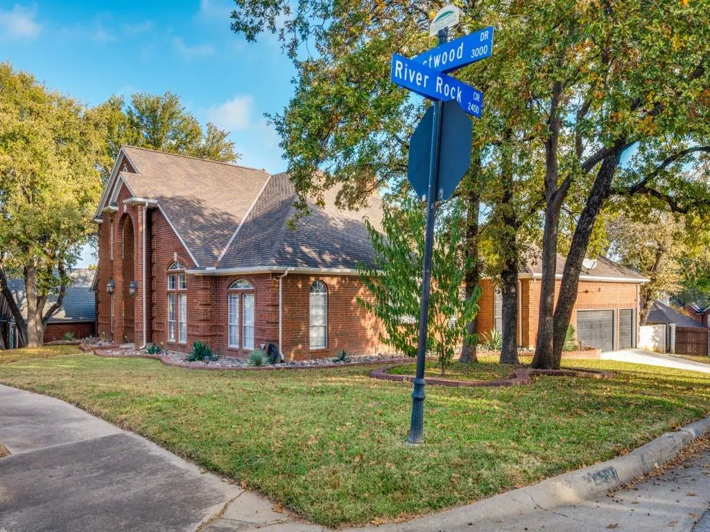 3001 Forestwood Drive