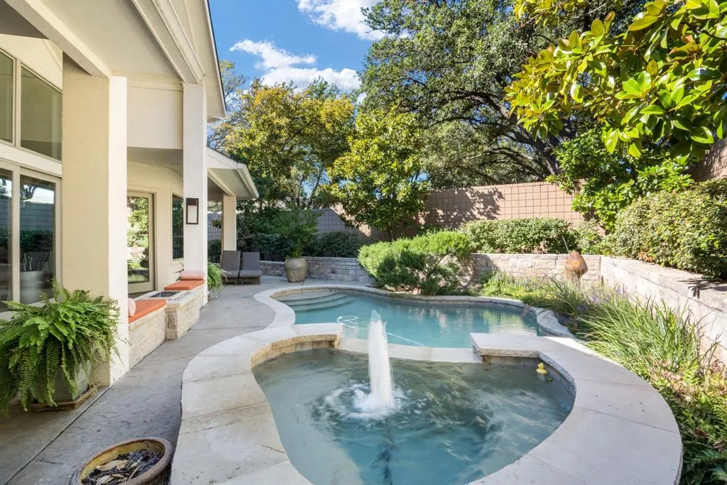 19 Winding Lake Drive