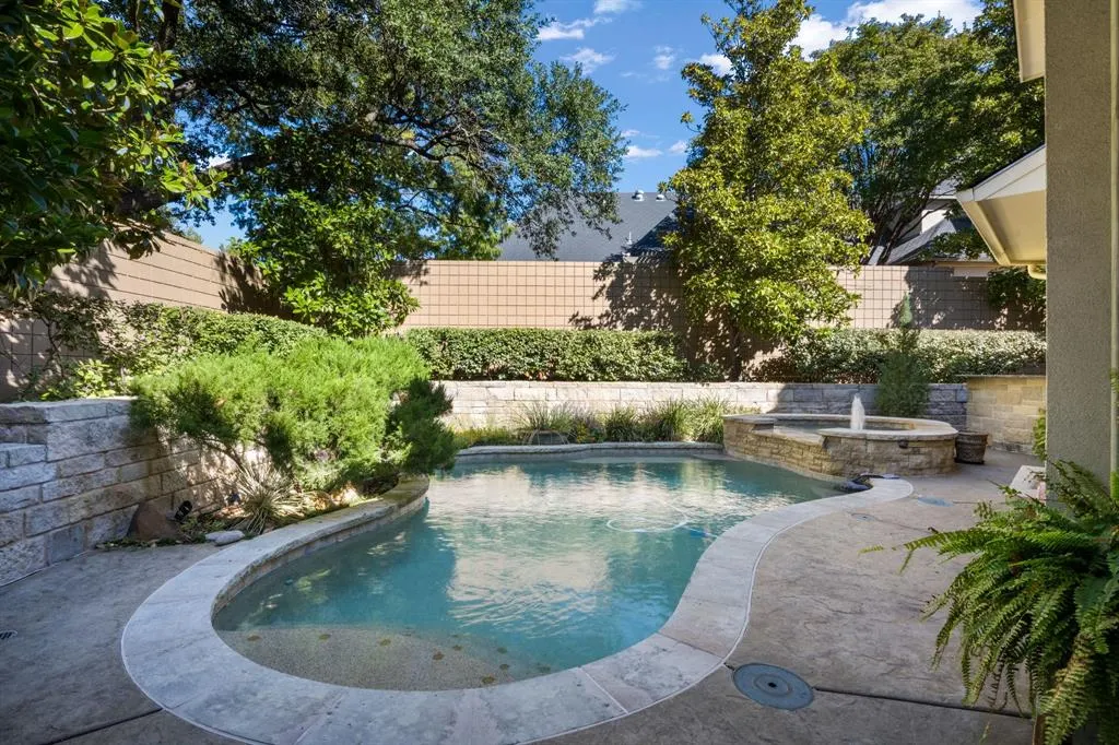19 Winding Lake Drive