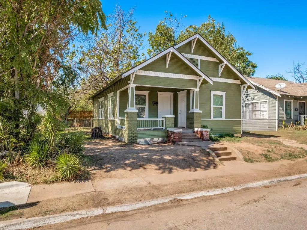 2707 Lenway Street