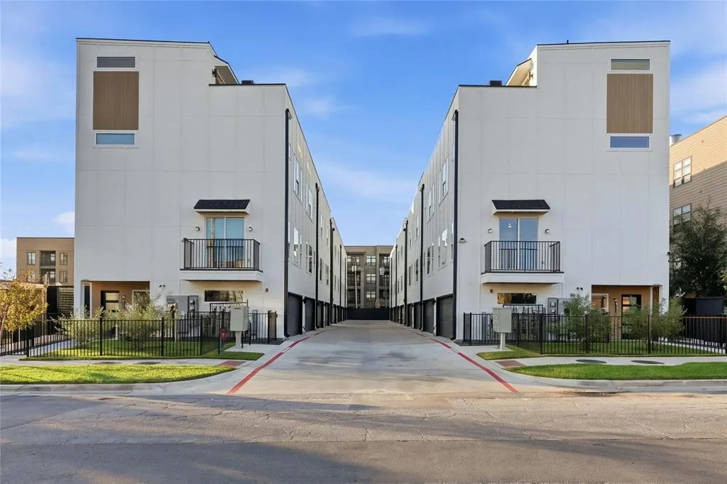 4319 San Jacinto Street #101