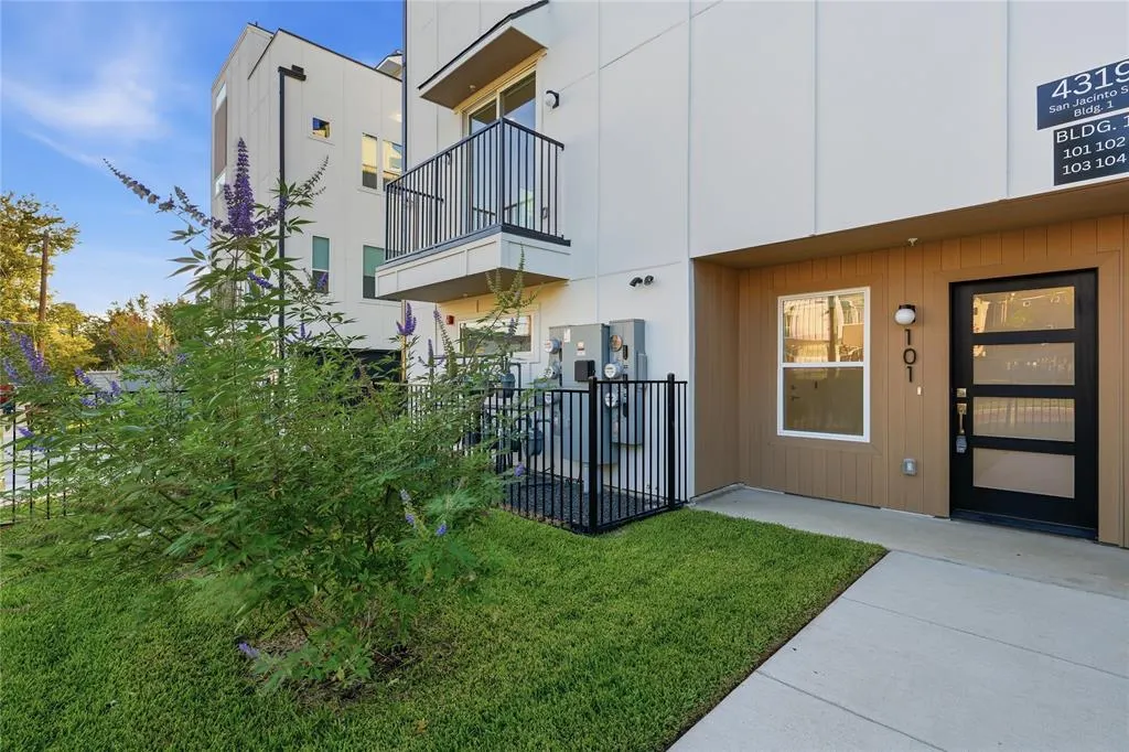 4319 San Jacinto Street #101