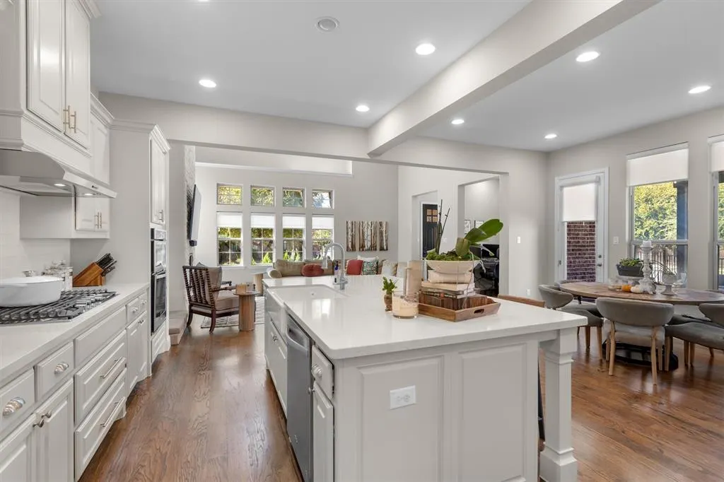 6805 Royal View Drive