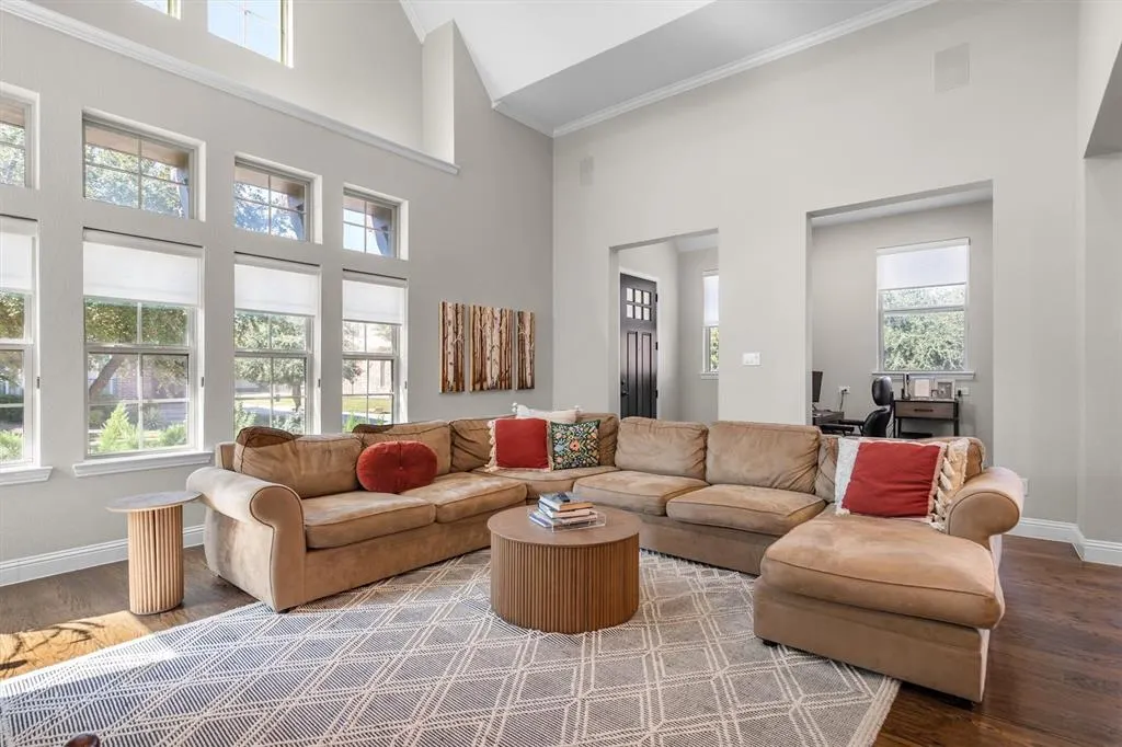 6805 Royal View Drive