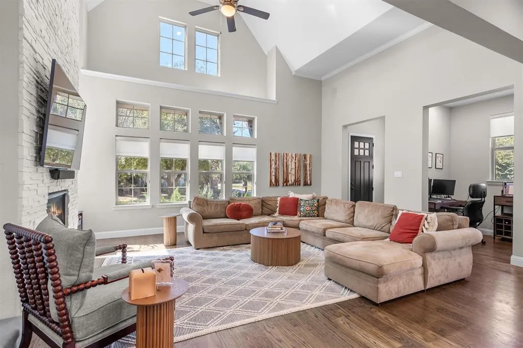 6805 Royal View Drive