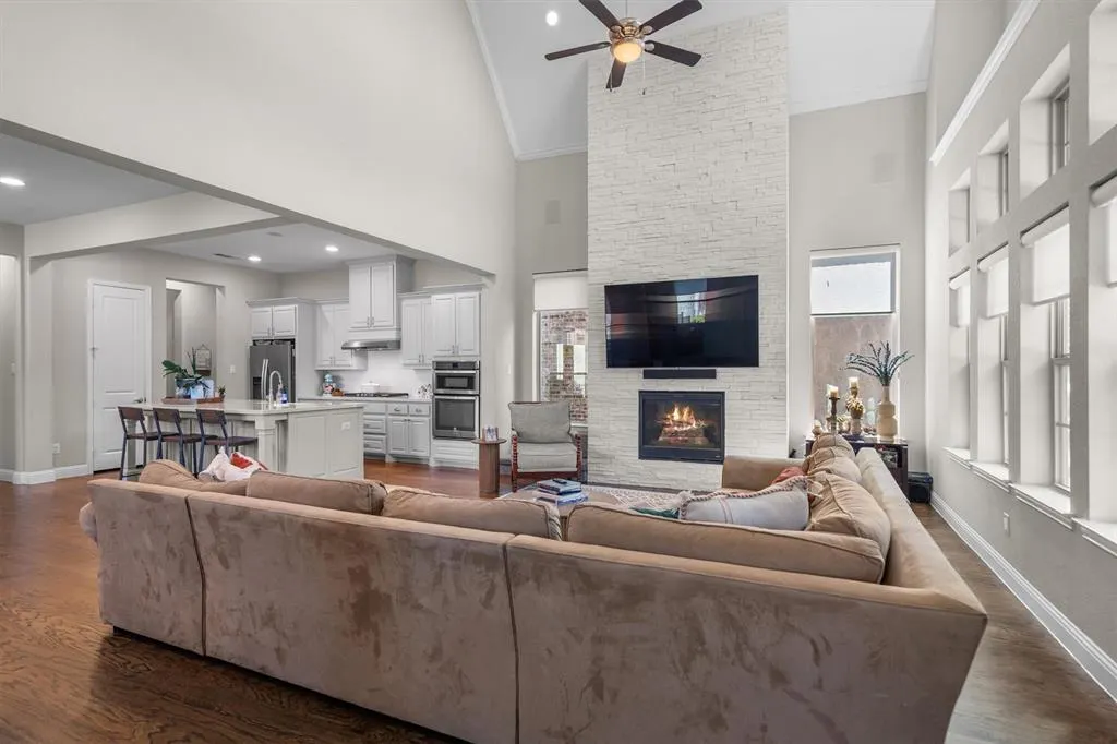 6805 Royal View Drive