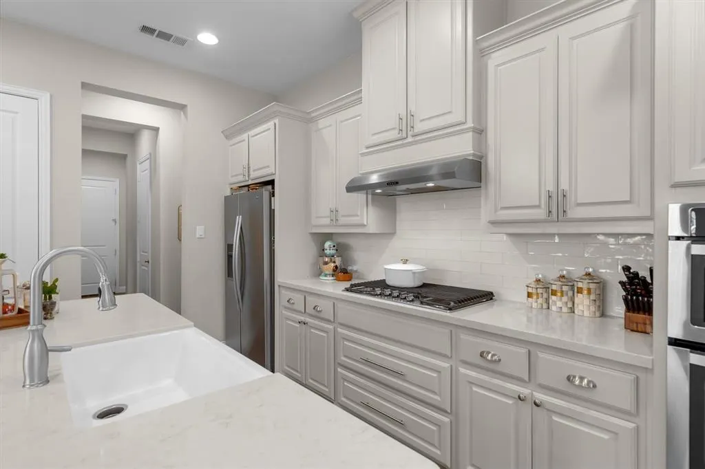 6805 Royal View Drive