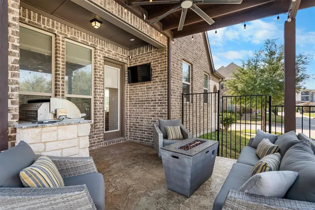 6805 Royal View Drive