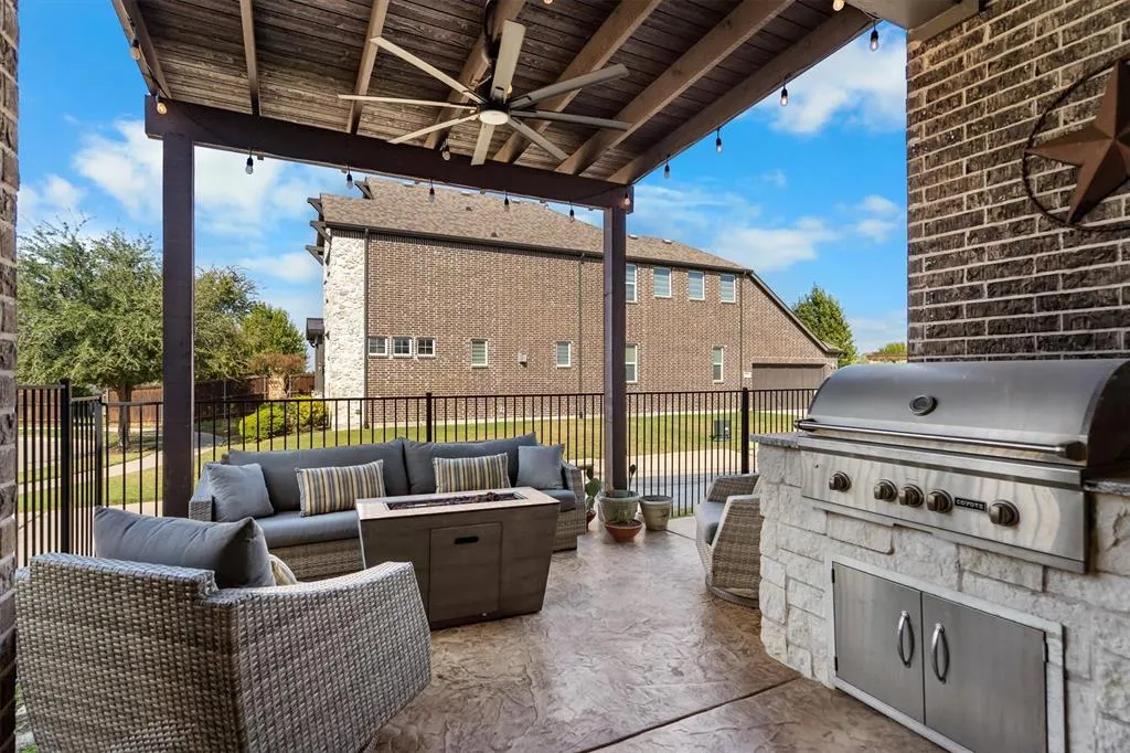 6805 Royal View Drive