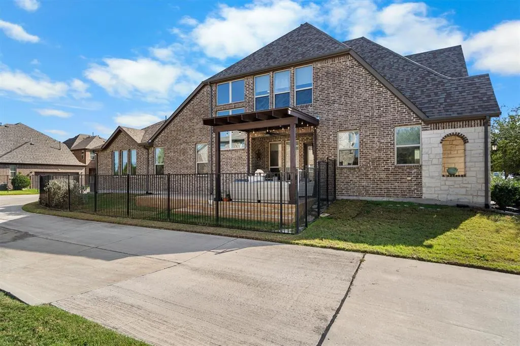 6805 Royal View Drive