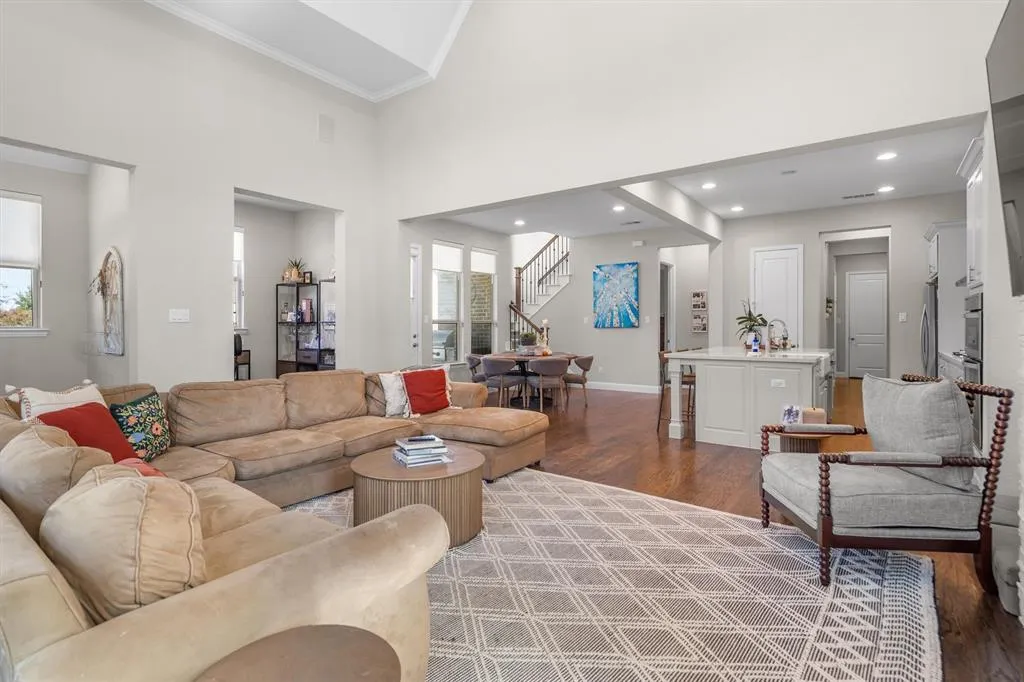 6805 Royal View Drive