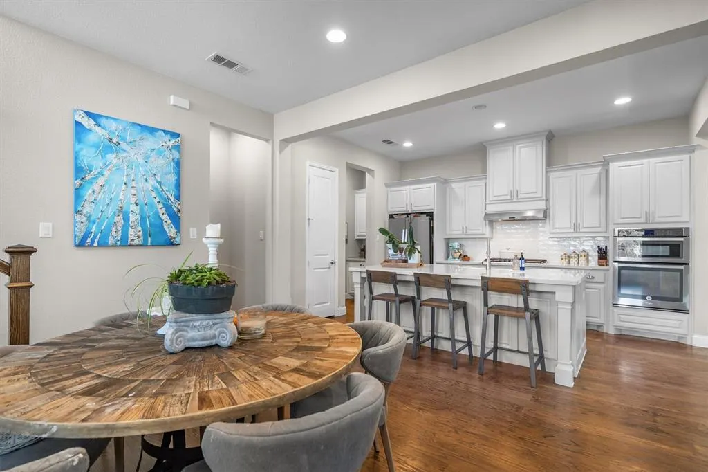 6805 Royal View Drive