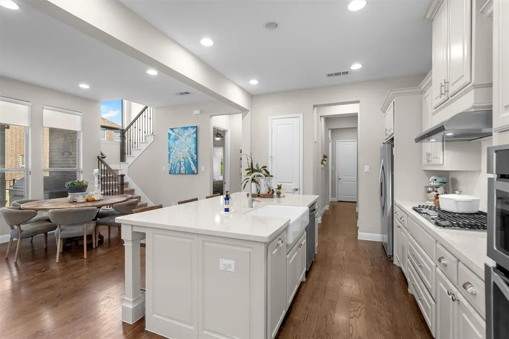 6805 Royal View Drive