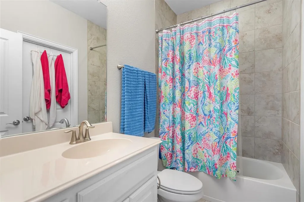 6805 Royal View Drive