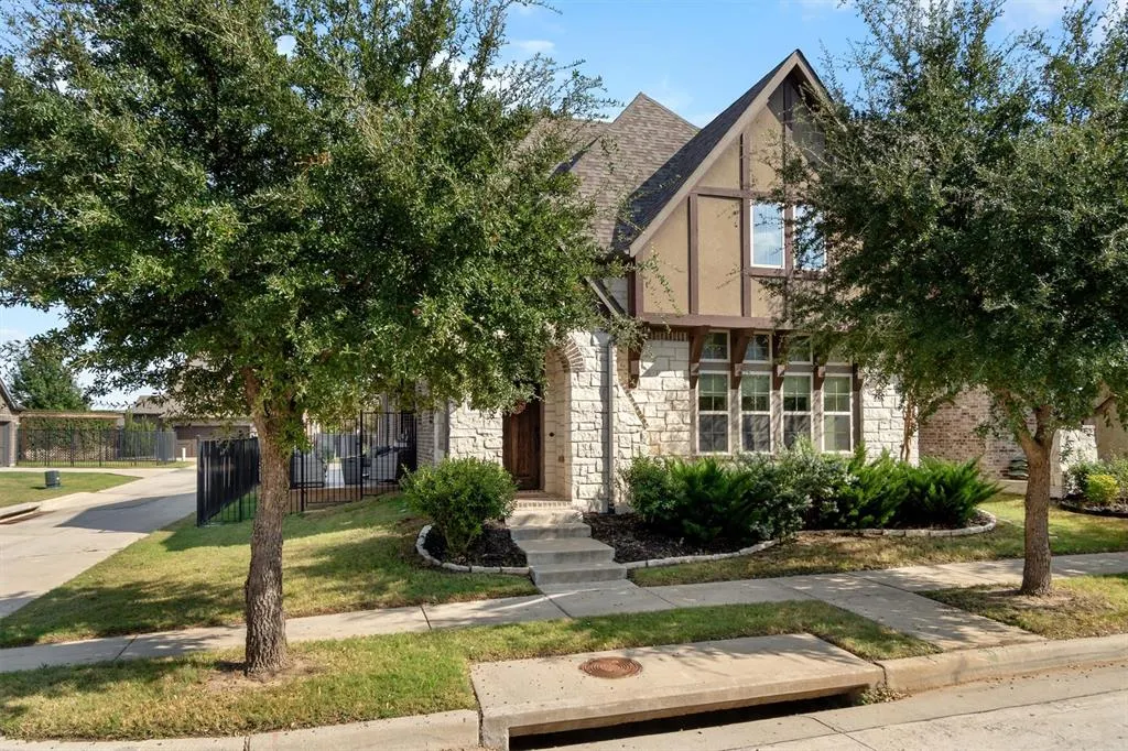 6805 Royal View Drive
