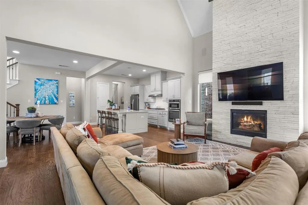 6805 Royal View Drive