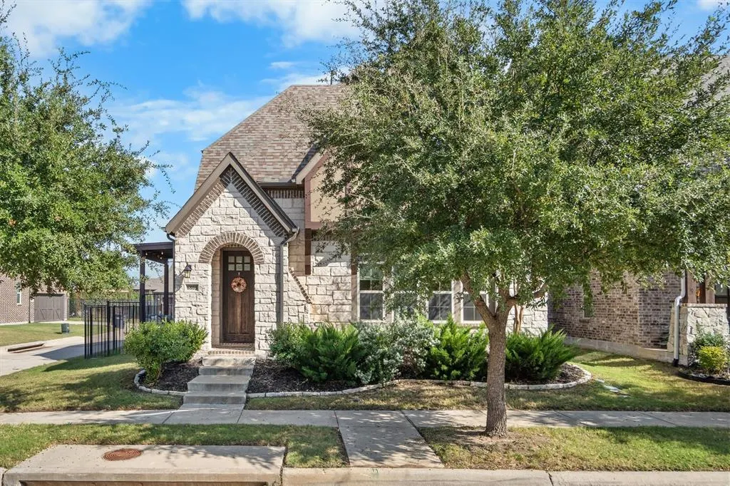 6805 Royal View Drive