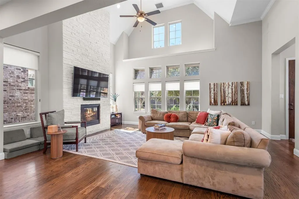 6805 Royal View Drive