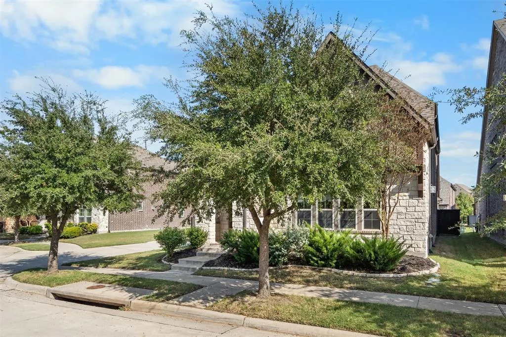 6805 Royal View Drive