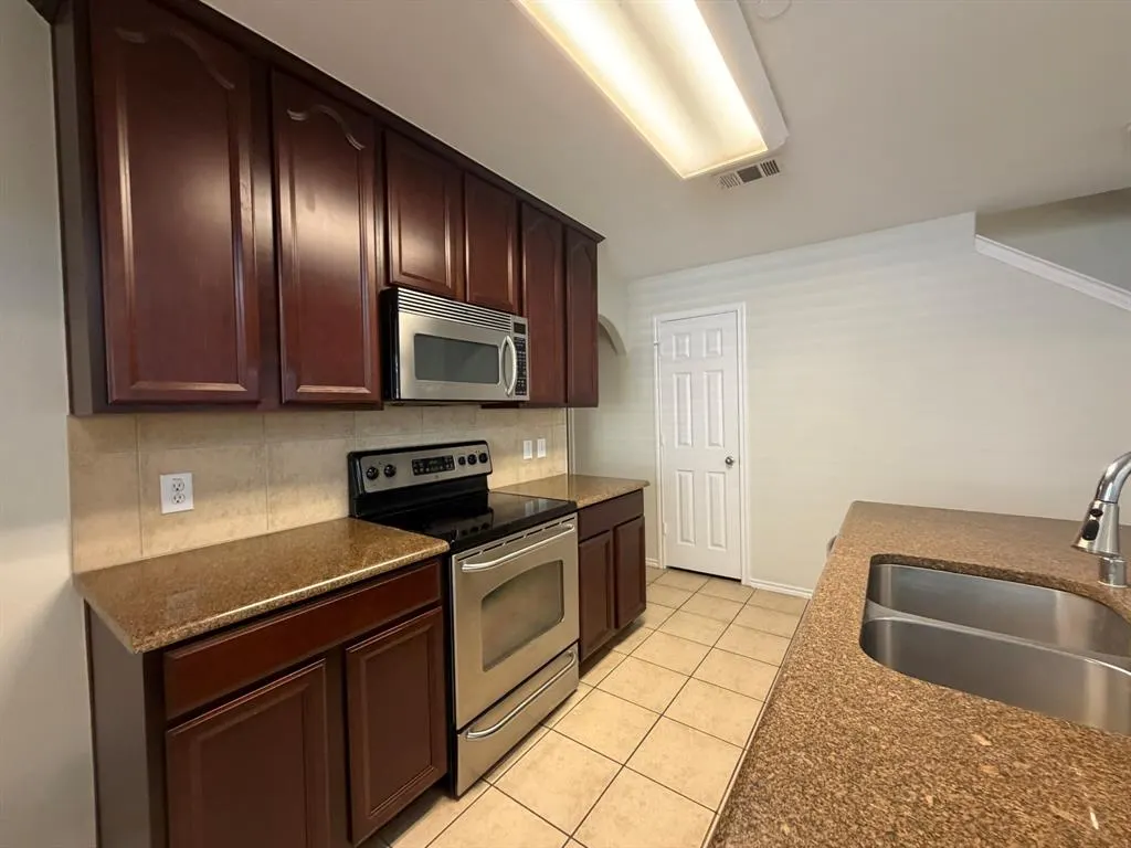 5405 Crimson Oaks Drive