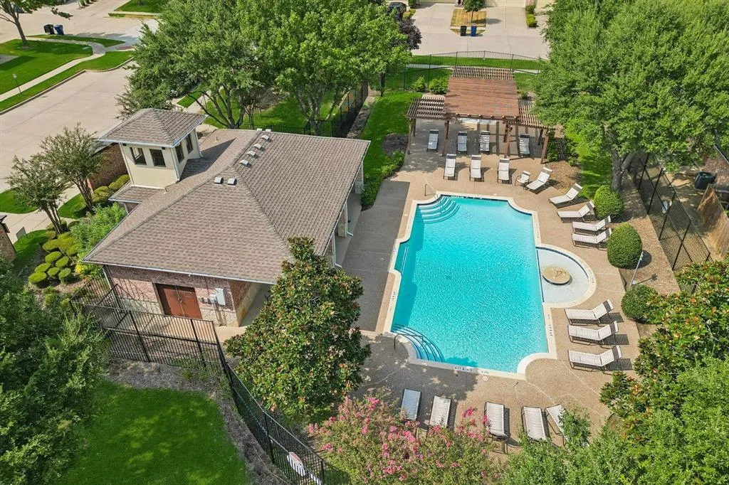5405 Crimson Oaks Drive