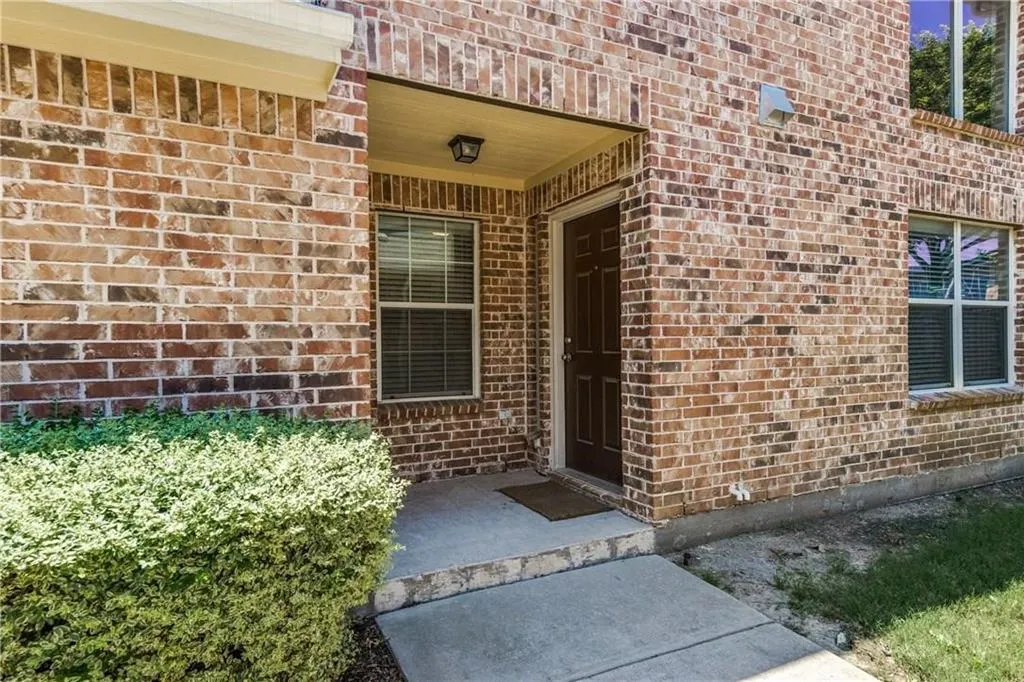 5405 Crimson Oaks Drive
