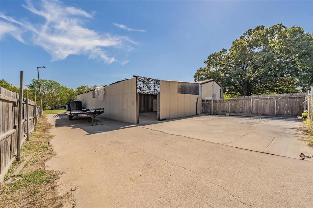 4831 W Davis Street