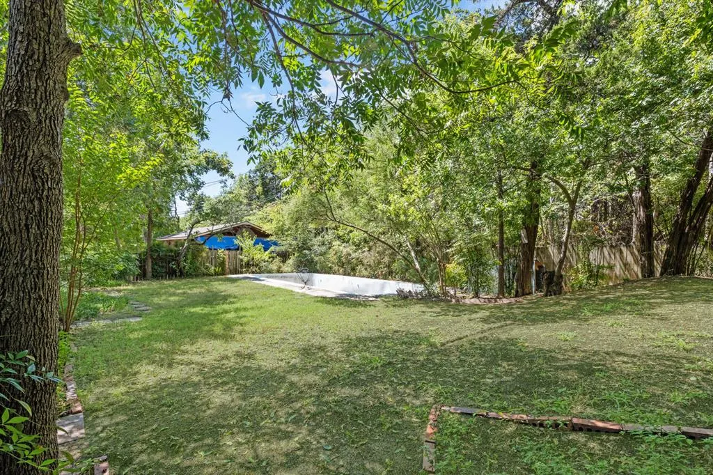 5607 Mona Lane