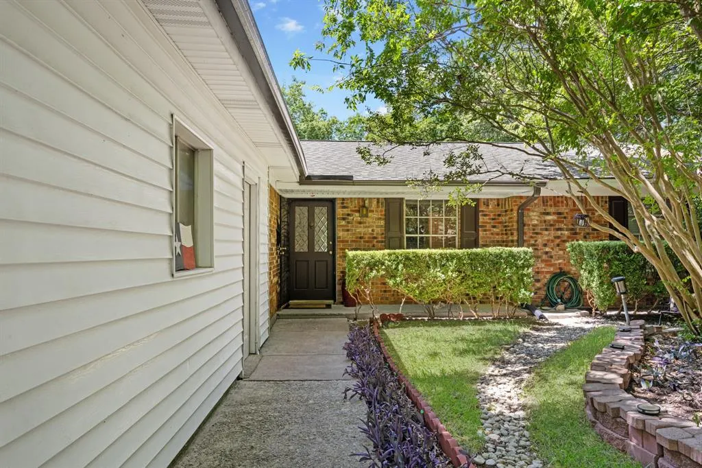5607 Mona Lane