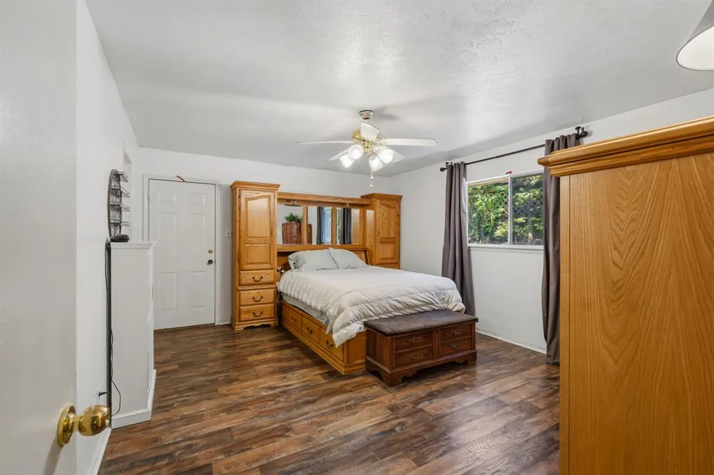 5607 Mona Lane