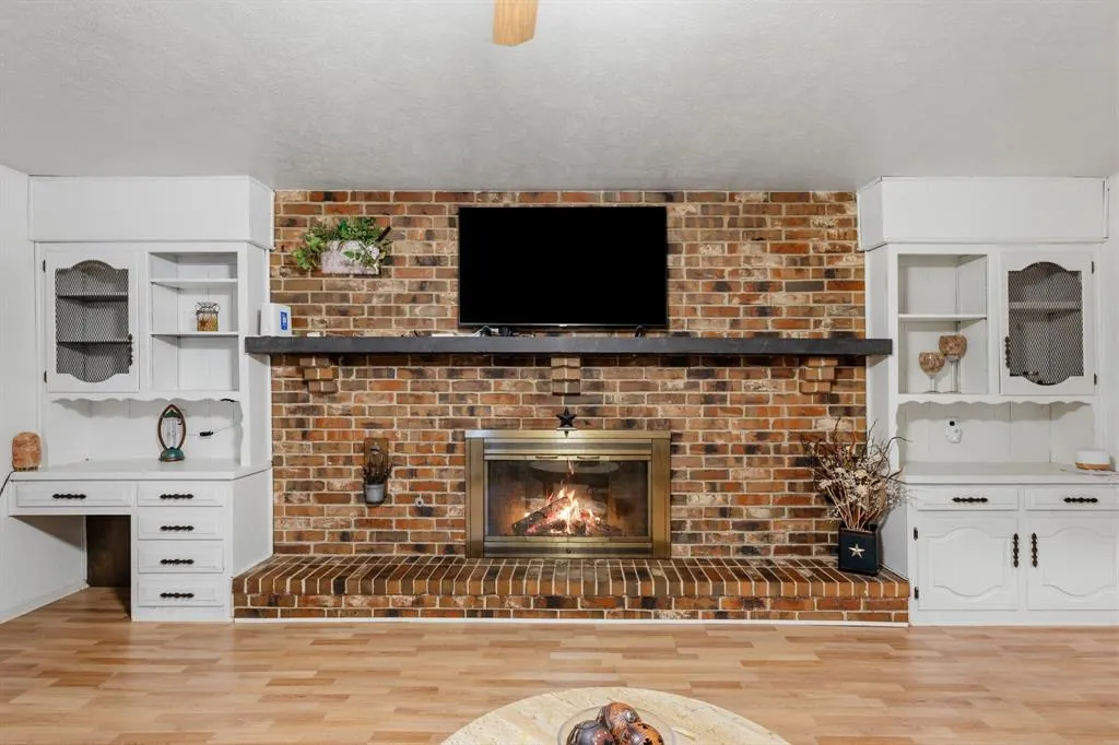 5607 Mona Lane