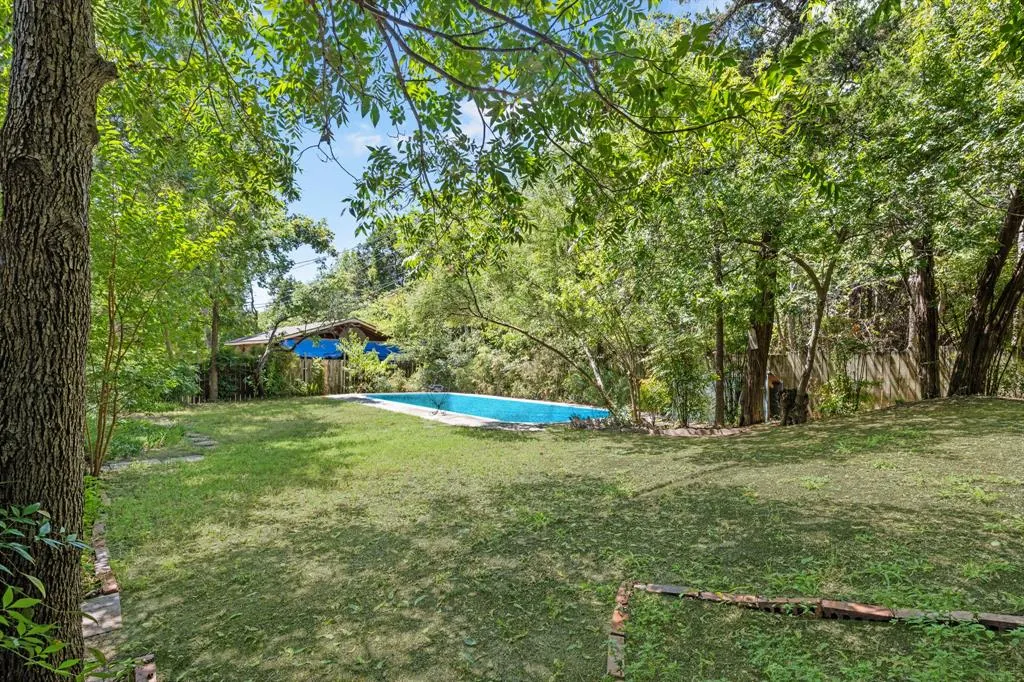 5607 Mona Lane