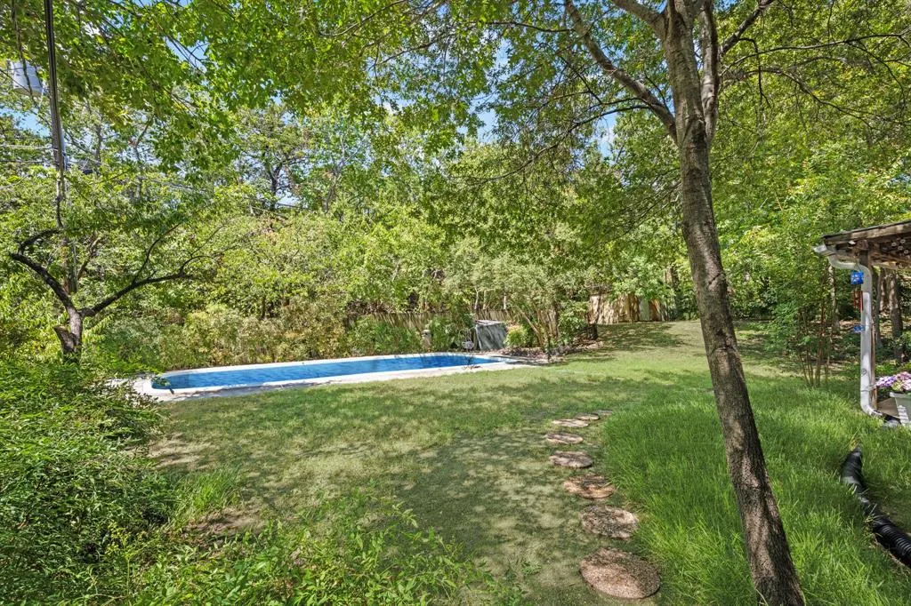 5607 Mona Lane