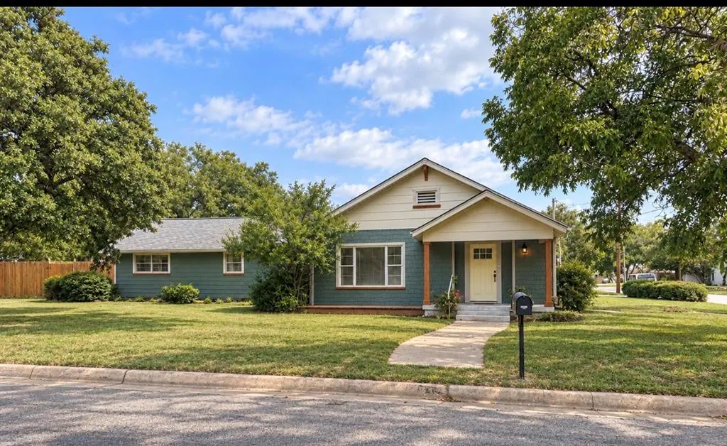 705 W Pecan Street