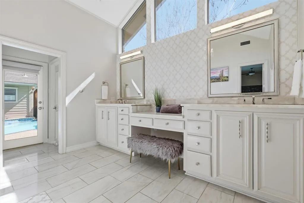 5806 Bent Trail