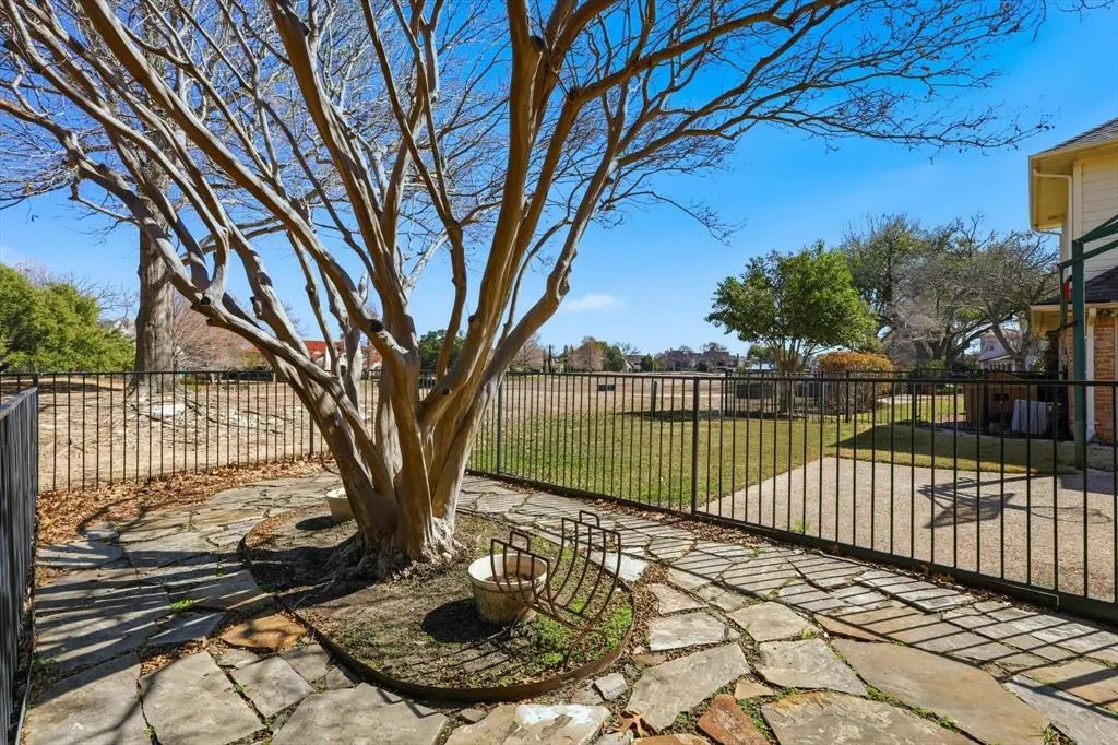 5806 Bent Trail