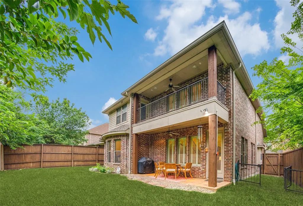 2242 Forest Hollow Park