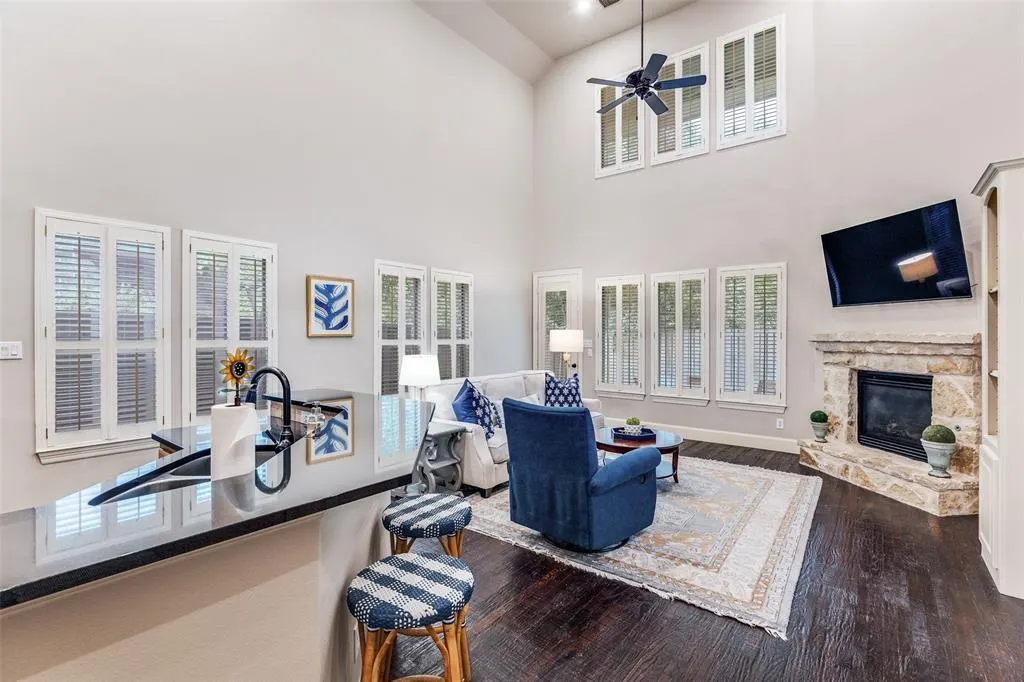 2242 Forest Hollow Park