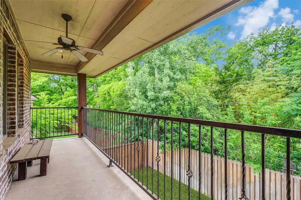 2242 Forest Hollow Park