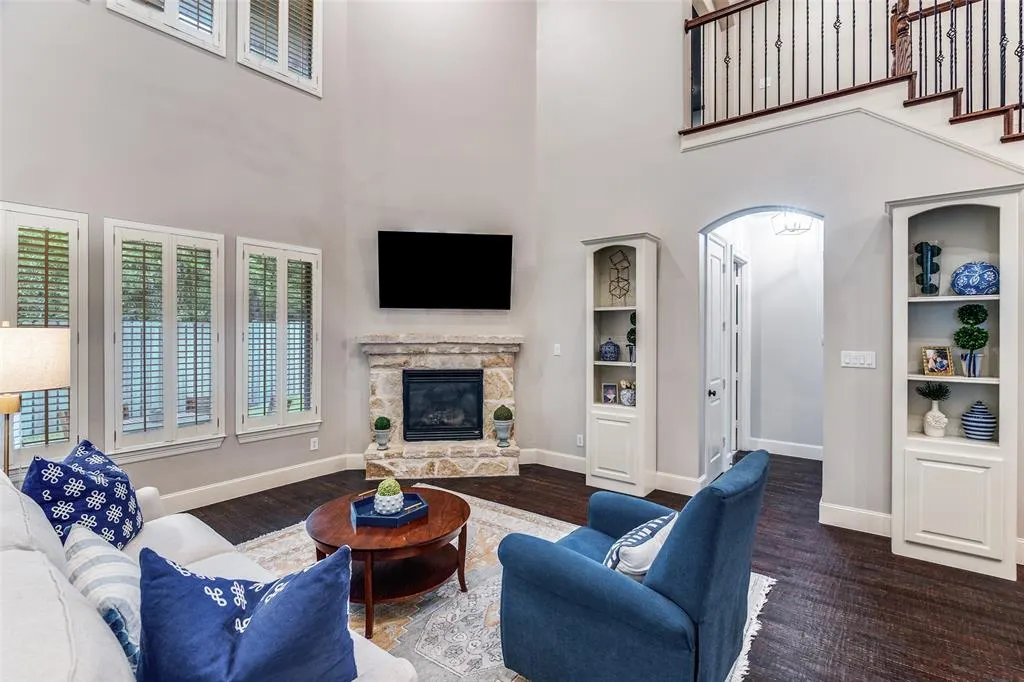 2242 Forest Hollow Park