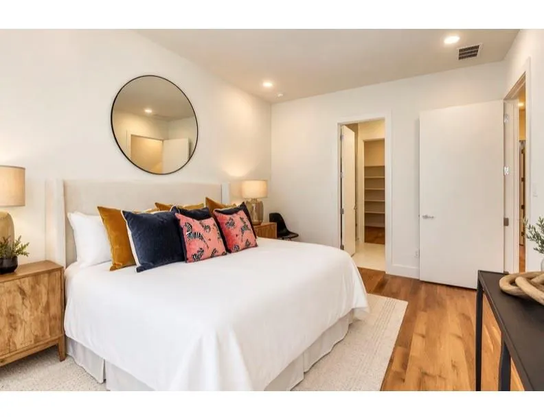 426 W 9th Street #104