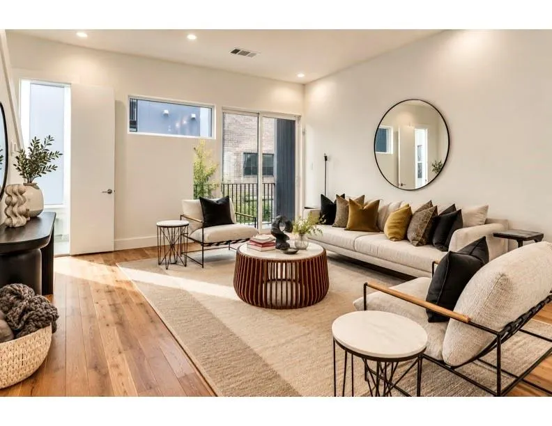 426 W 9th Street #104
