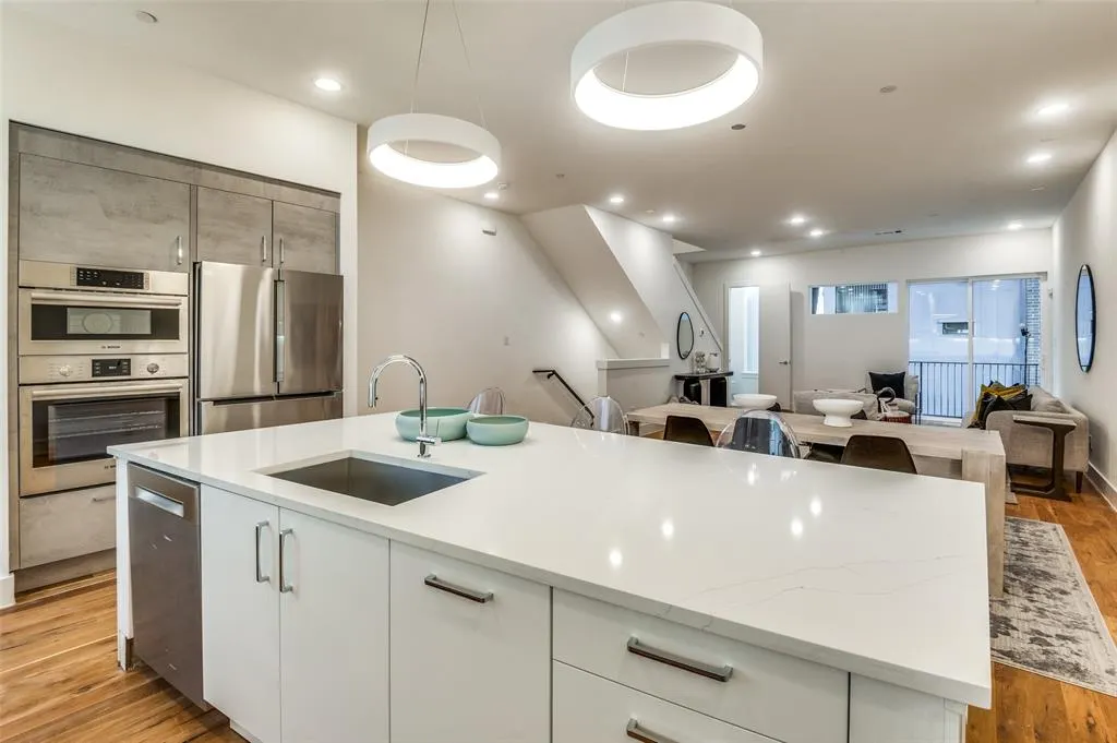426 W 9th Street #104