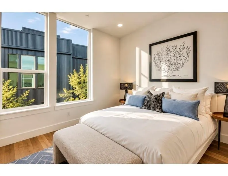 426 W 9th Street #104