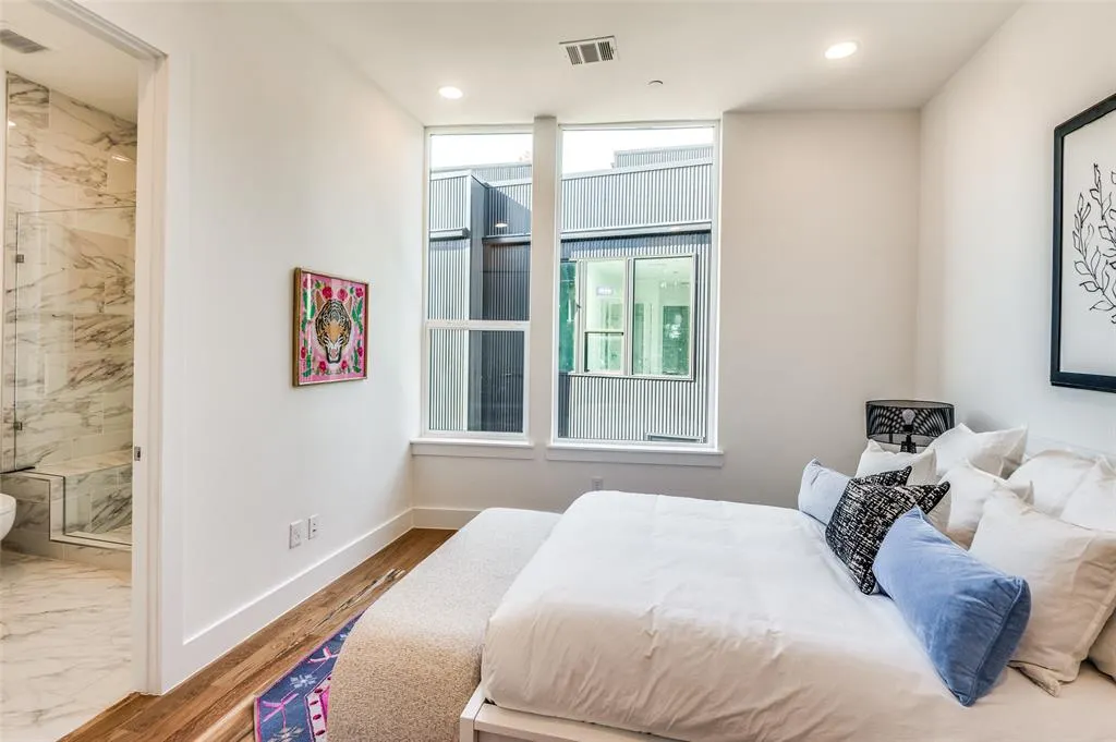 426 W 9th Street #104