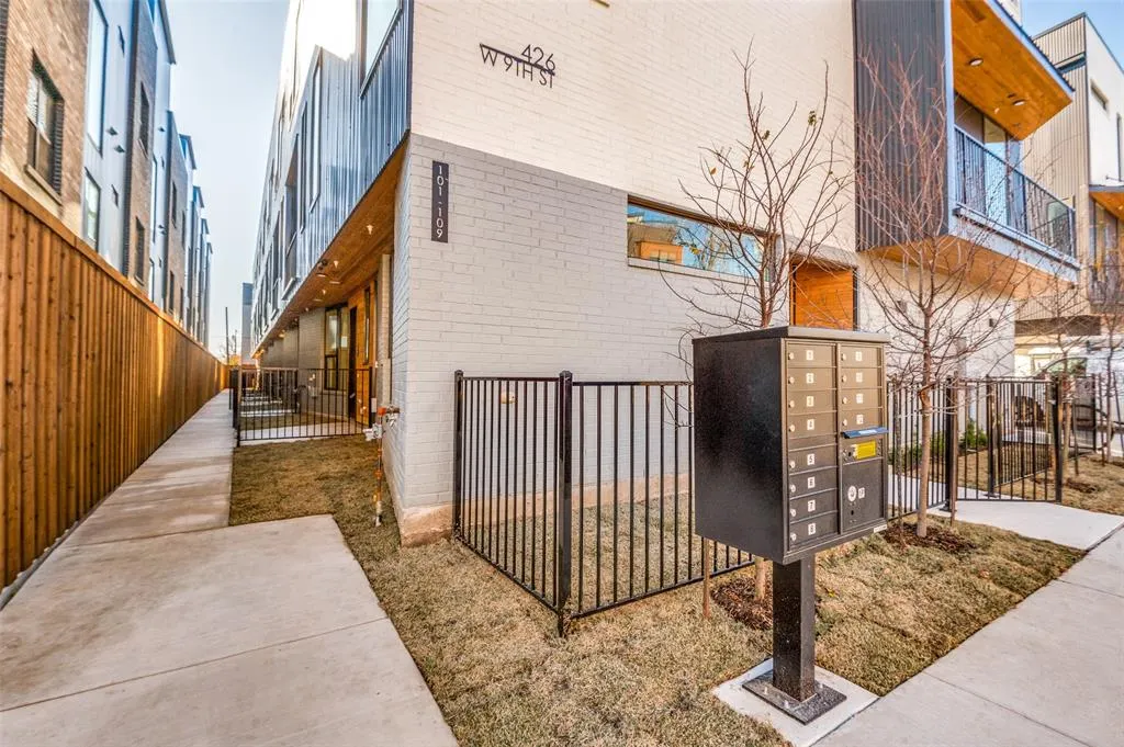 426 W 9th Street #104